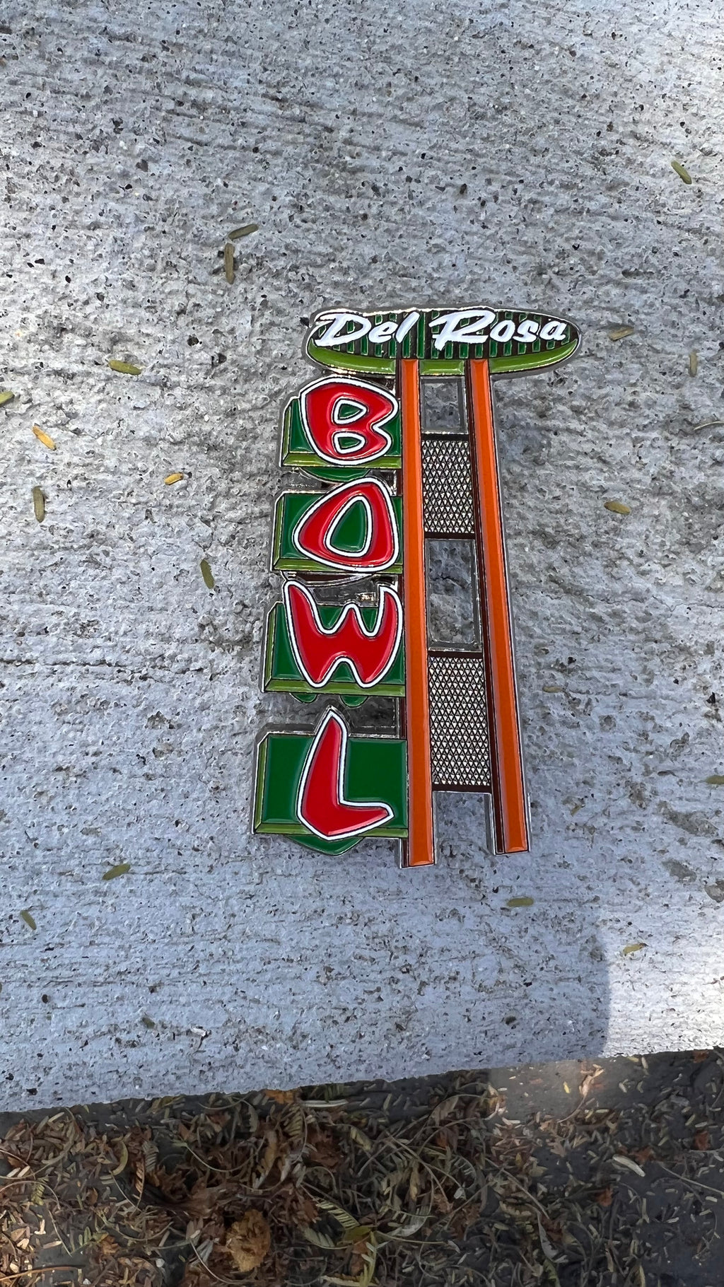 Del Rosa Bowl Pin